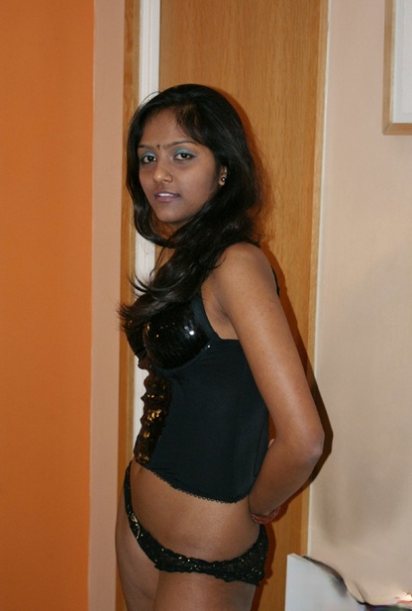 Divya Yogesh nude pictures