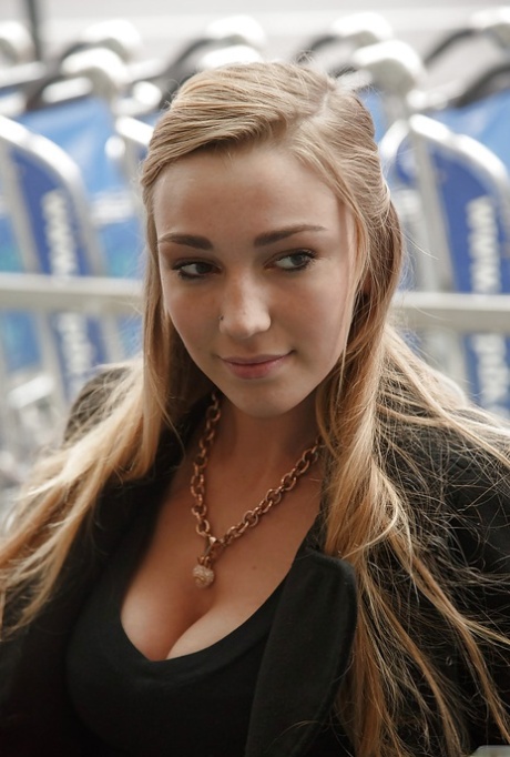 Kendra Sunderland free picture