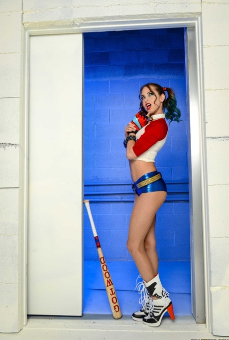 Harley Quinn porno image